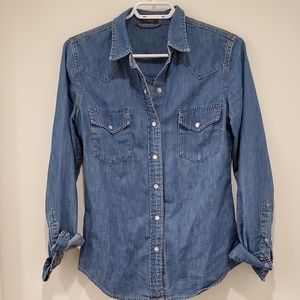 Aritzia Talula denim shirt S